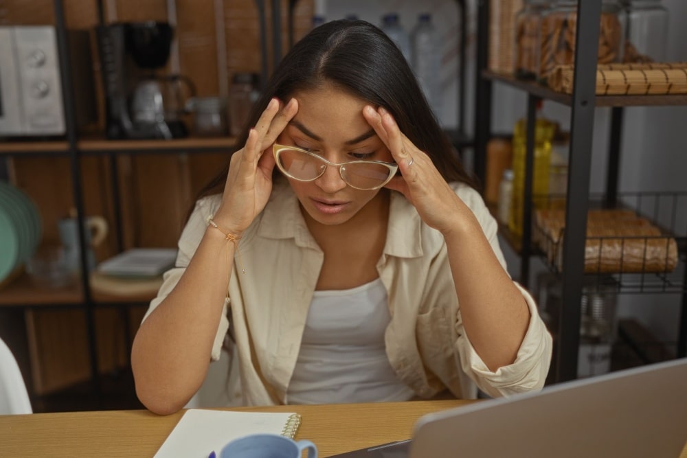 《偏頭痛がすっと軽くなる》科学的に効果が期待できるアロマブレンドと即効ケア大全